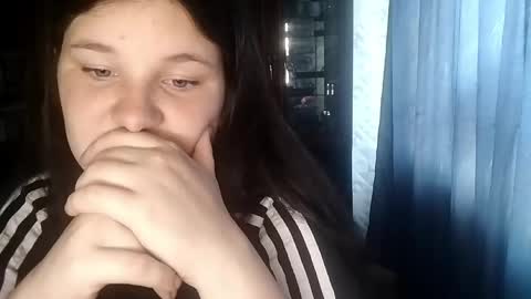 Snapshot of shellydiffley chatting on June 9, 2026, 2:17 pm Shelly online show from June 9, 2026, 2:17 pm