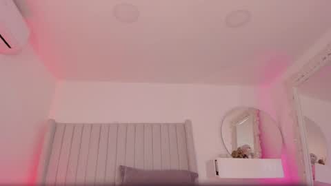 shelynna_azzul online show from June 4, 2026, 12:00 pm