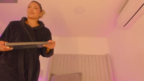 shelynna_azzul online show from June 21, 2026, 1:03 pm