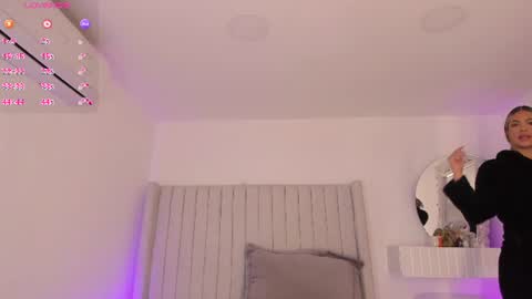 shelynna_azzul online show from July 13, 2026, 12:19 pm