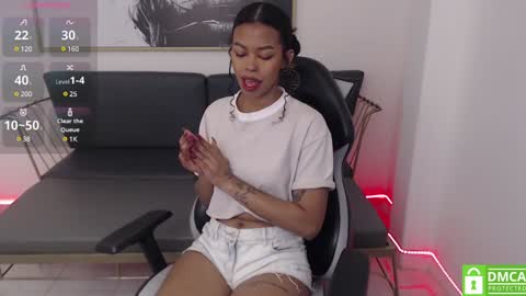 Snapshot of shenna_brunette_ chatting on February 3, 2025, 1:08 pm Shenna online show from February 3, 2025, 1:08 pm