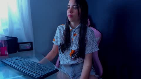 Snapshot of sherilkwang_ chatting on December 18, 2024, 11:56 am .. Sherilk .. online show from December 18, 2024, 11:56 am