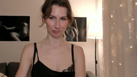 Snapshot of shesleepsnaked chatting on February 1, 2026, 4:49 pm shesleepsnaked online show from February 1, 2026, 4:49 pm