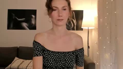 shesleepsnaked online show from April 2, 2026, 5:21 pm