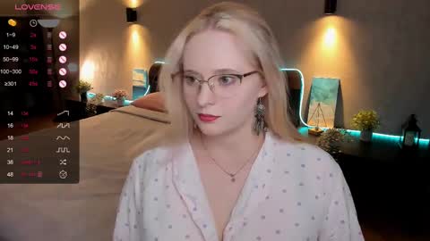 Snapshot of sheslinki chatting on February 14, 2025, 2:18 am Hello guys my name is Aemilia online show from February 14, 2025, 2:18 am