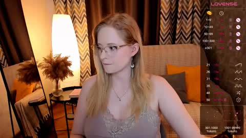 Snapshot of sheslinki chatting on October 9, 2025, 8:45 am Hello guys my name is Aemilia online show from October 9, 2025, 8:45 am