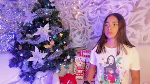 Snapshot of sheyla_sweet19 chatting on December 24, 2024, 4:00 am Sheyla online show from December 24, 2024, 4:00 am