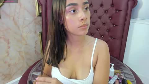 Snapshot of sheyla_sweet19 chatting on December 29, 2024, 2:49 am Sheyla online show from December 29, 2024, 2:49 am