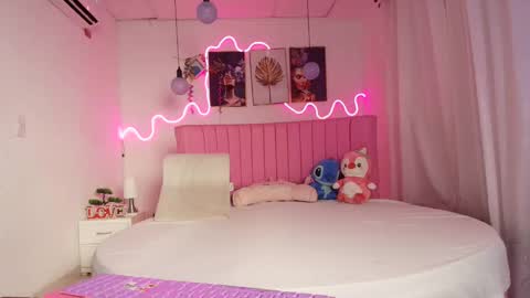 Snapshot of sheyla_vegas chatting on October 23, 2025, 4:45 am sheyla_vegas online show from October 23, 2025, 4:45 am