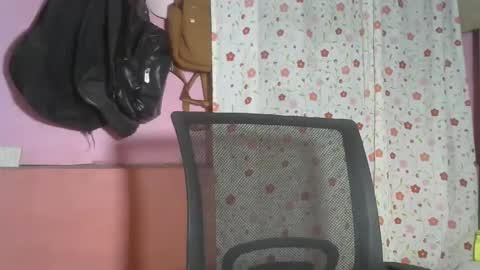 shimmering_kate online show from December 12, 2024, 4:37 am