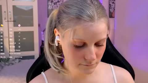 help me reach my first 25 thumbs up online show from November 21, 2025, 9:57 pm