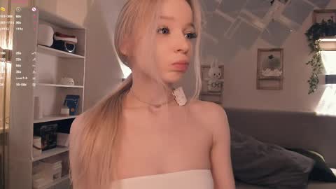 Stella  online show from April 2, 2026, 9:40 am