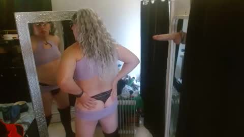 Snapshot of shirleyjo chatting on January 18, 2026, 7:28 pm sarah online show from January 18, 2026, 7:28 pm