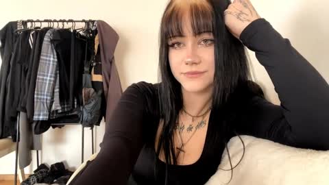 Snapshot of shonnalyssy chatting on April 6, 2026, 10:49 am Your Shona online show from April 6, 2026, 10:49 am