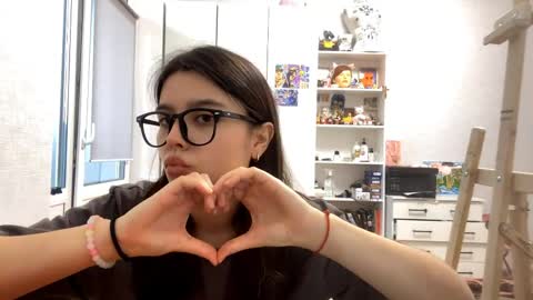 Snapshot of shontagrabowski chatting on April 4, 2026, 2:14 pm Marie online show from April 4, 2026, 2:14 pm