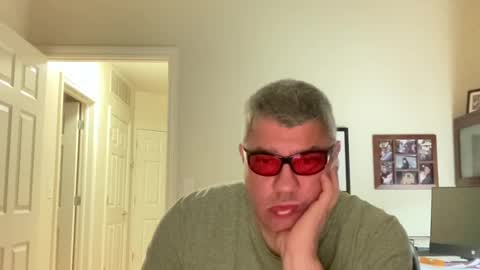 Snapshot of showmet chatting on July 11, 2026, 4:48 am Chicago Guy online show from July 11, 2026, 4:48 am