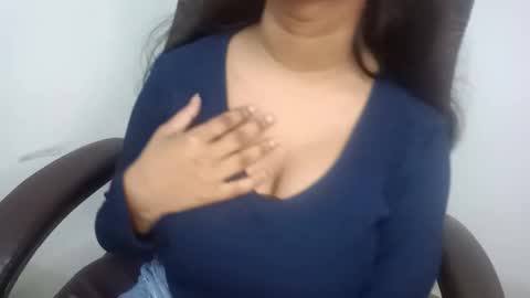 Snapshot of shreya_0 chatting on December 22, 2025, 1:30 pm shreya_0 online show from December 22, 2025, 1:30 pm