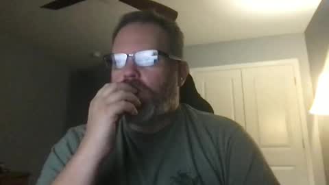 Snapshot of shughes740 chatting on October 30, 2025, 12:01 am shughes740 online show from October 30, 2025, 12:01 am