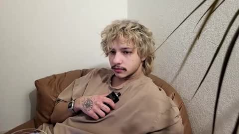 Snapshot of shy_boy17 chatting on February 15, 2026, 4:25 pm your shy boy online show from February 15, 2026, 4:25 pm