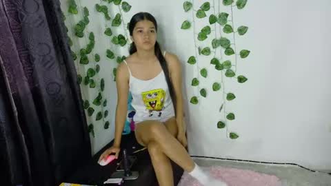 Snapshot of shy_brunnette chatting on June 5, 2026, 1:28 pm Canela online show from June 5, 2026, 1:28 pm