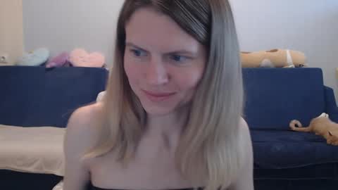 Snapshot of shy_moony chatting on April 23, 2026, 4:31 pm just Alex online show from April 23, 2026, 4:31 pm