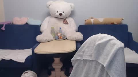Snapshot of shy_moony chatting on May 5, 2026, 8:06 pm just Alex online show from May 5, 2026, 8:06 pm
