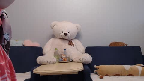 Snapshot of shy_moony chatting on May 7, 2026, 4:23 pm just Alex online show from May 7, 2026, 4:23 pm
