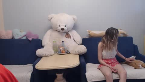 Snapshot of shy_moony chatting on May 31, 2026, 6:09 pm just Alex online show from May 31, 2026, 6:09 pm