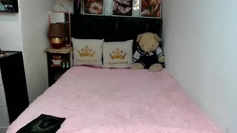 Snapshot of shy_pinay chatting on September 30, 2025, 9:42 pm shy_pinay online show from September 30, 2025, 9:42 pm