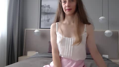 Snapshot of shy_schoolgirl_ chatting on October 25, 2025, 9:17 am shy_schoolgirl_ online show from October 25, 2025, 9:17 am