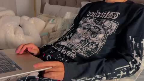 Snapshot of shydude666 chatting on December 28, 2024, 8:04 pm shydude666 online show from December 28, 2024, 8:04 pm