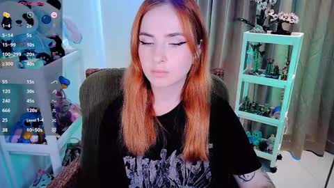Snapshot of shyfoxxxy chatting on April 30, 2026, 6:42 am Effie online show from April 30, 2026, 6:42 am