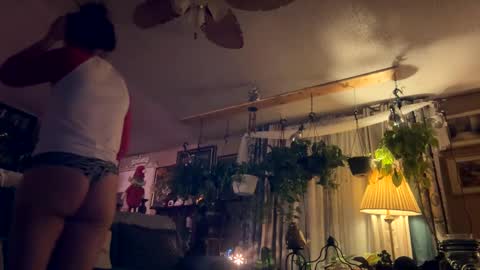 Snapshot of shyg1r1 chatting on December 19, 2024, 10:24 am Sasha online show from December 19, 2024, 10:24 am