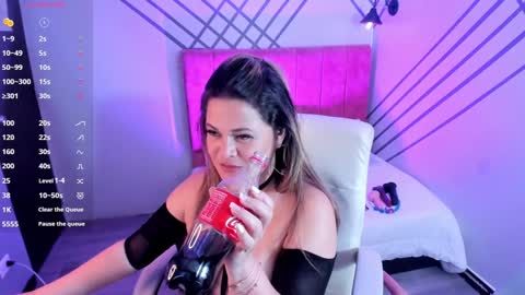 Mia online show from December 9, 2024, 7:06 am