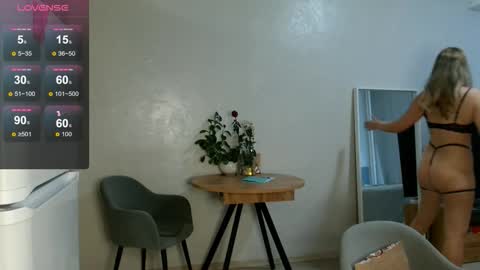 Snapshot of siberian_girl_ chatting on October 25, 2025, 1:13 am Eva online show from October 25, 2025, 1:13 am