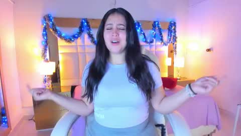 Sienna  online show from November 19, 2025, 11:32 am