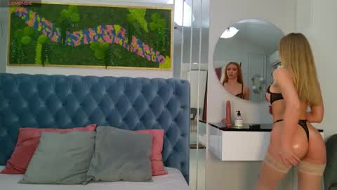 Sienna online show from March 10, 2026, 5:23 am