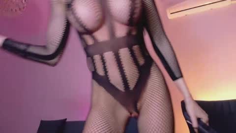 Sienna online show from April 4, 2026, 10:18 pm