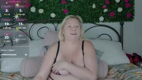 Sienna Luxx online show from July 25, 2026, 4:15 pm