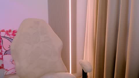 silk_ann online show from April 23, 2026, 12:29 pm