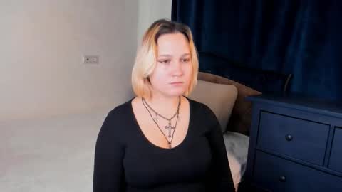 Snapshot of silkinstinct chatting on November 18, 2025, 8:08 am Eowyn online show from November 18, 2025, 8:08 am