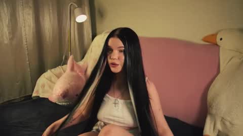 Snapshot of silkyfin chatting on December 15, 2025, 4:33 pm Nixie online show from December 15, 2025, 4:33 pm