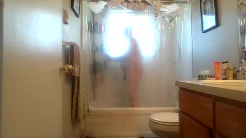 Snapshot of silverdragon70 chatting on September 13, 2025, 9:58 pm silverdragon70 online show from September 13, 2025, 9:58 pm