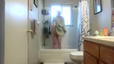 Snapshot of silverdragon70 chatting on September 29, 2025, 6:35 pm silverdragon70 online show from September 29, 2025, 6:35 pm