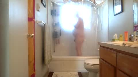 Snapshot of silverdragon70 chatting on September 30, 2025, 6:35 pm silverdragon70 online show from September 30, 2025, 6:35 pm