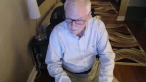 Snapshot of silverfoxmps chatting on December 4, 2025, 3:27 am silverfox online show from December 4, 2025, 3:27 am