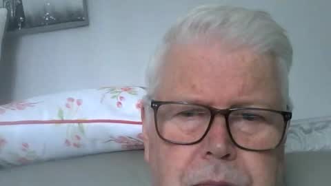 Snapshot of silverfoxpauly chatting on September 8, 2025, 2:27 pm silverfoxpauly online show from September 8, 2025, 2:27 pm