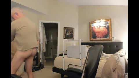 SilverW329 online show from December 17, 2025, 4:18 am