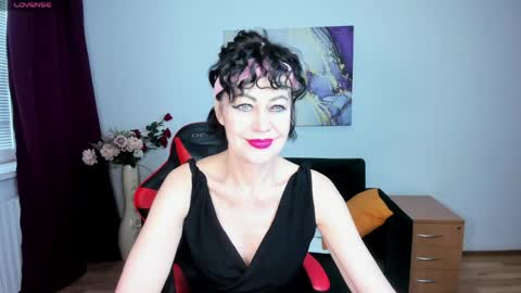 Silvia Wallec online show from May 2, 2026, 5:45 am