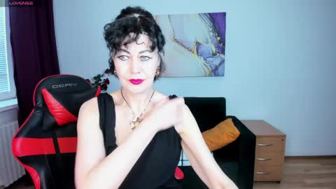Silvia Wallec online show from May 6, 2026, 5:57 am